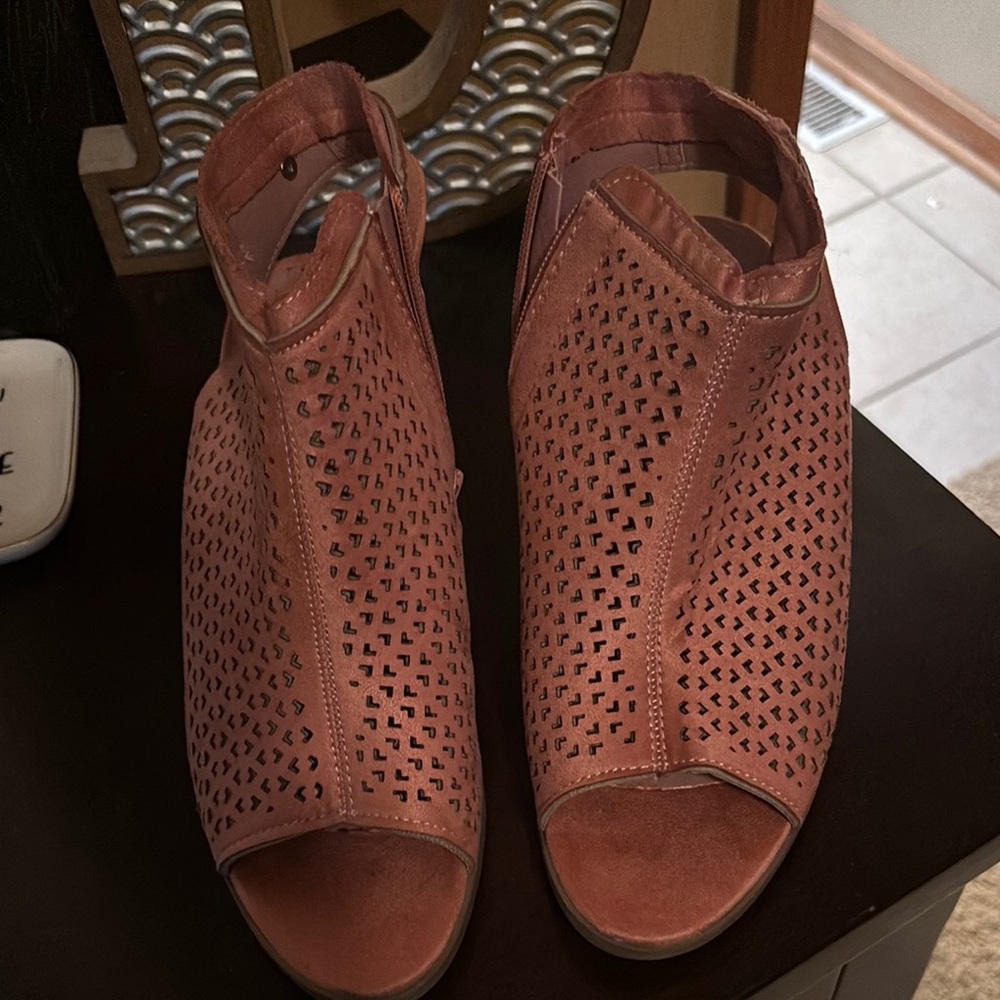 Nature Breeze Pink Perforated Slingback Sandals